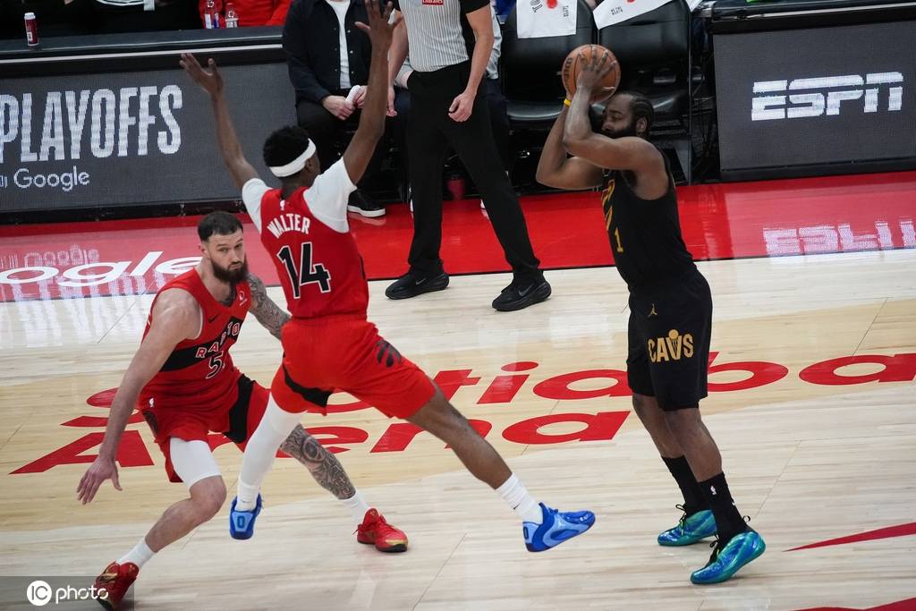 米切尔20+6哈登19+8 巴恩斯英格拉姆23分猛龙2-2骑士